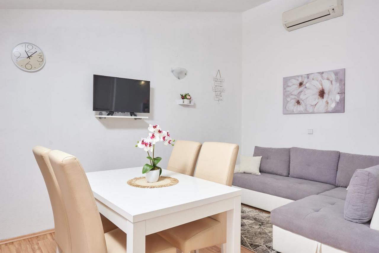 Apartments Lumi Rogoznica  Luaran gambar