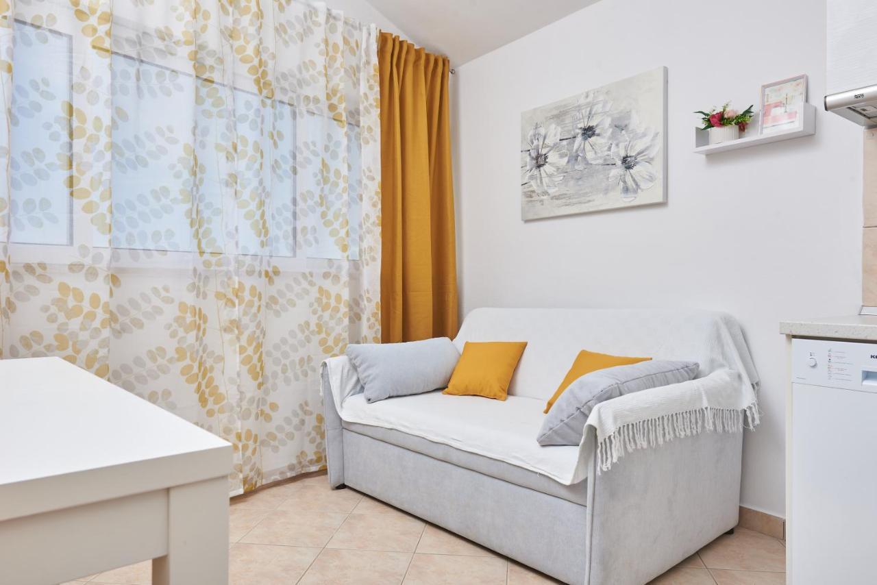 Apartments Lumi Rogoznica  Luaran gambar